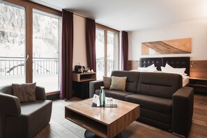 Habitación de luna de miel doble, balcón, vistas a la montaña | Vistas desde la habitación