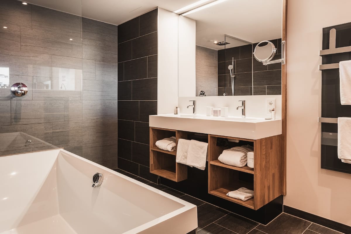 superior double room | bathroom | free toiletries, hair dryer, bathrobes, slippers