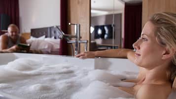 Honeymoon-Doppelzimmer, Balkon, Bergblick | Komfortbadewanne