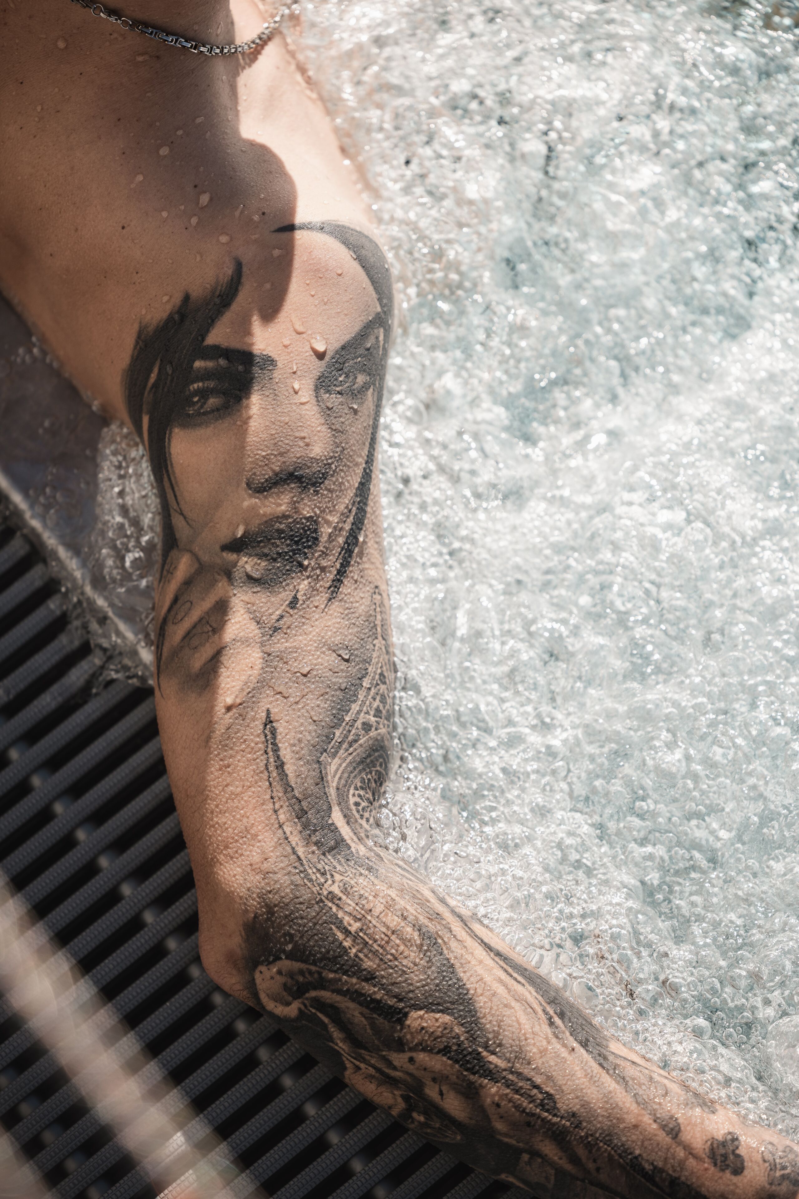 outdoor pool, pool loungers