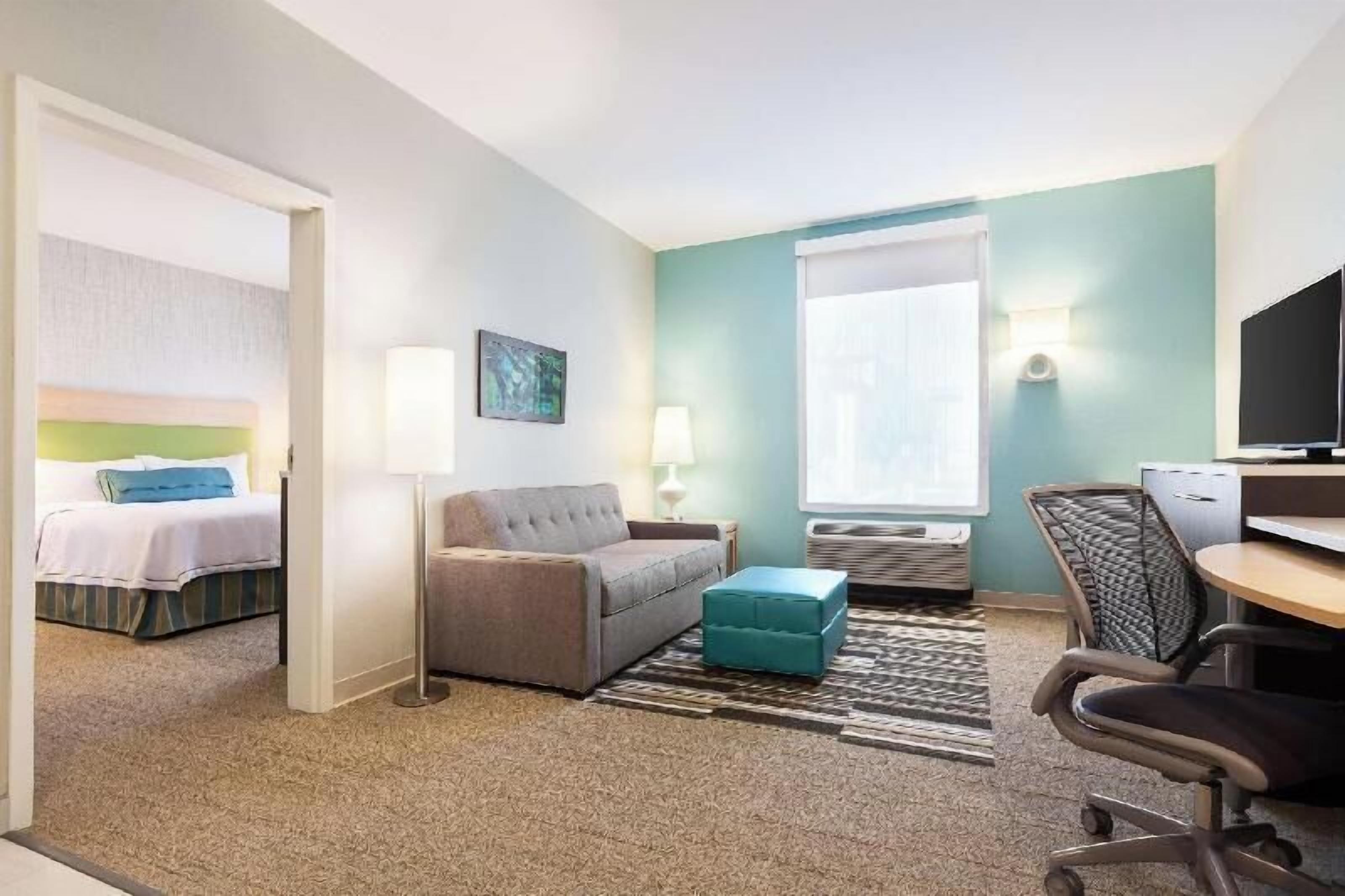 Premium bedding, in-room safe, free WiFi, bed sheets