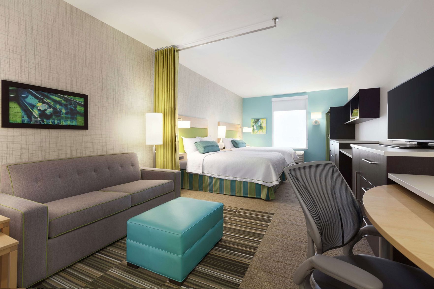 Premium bedding, in-room safe, free WiFi, bed sheets