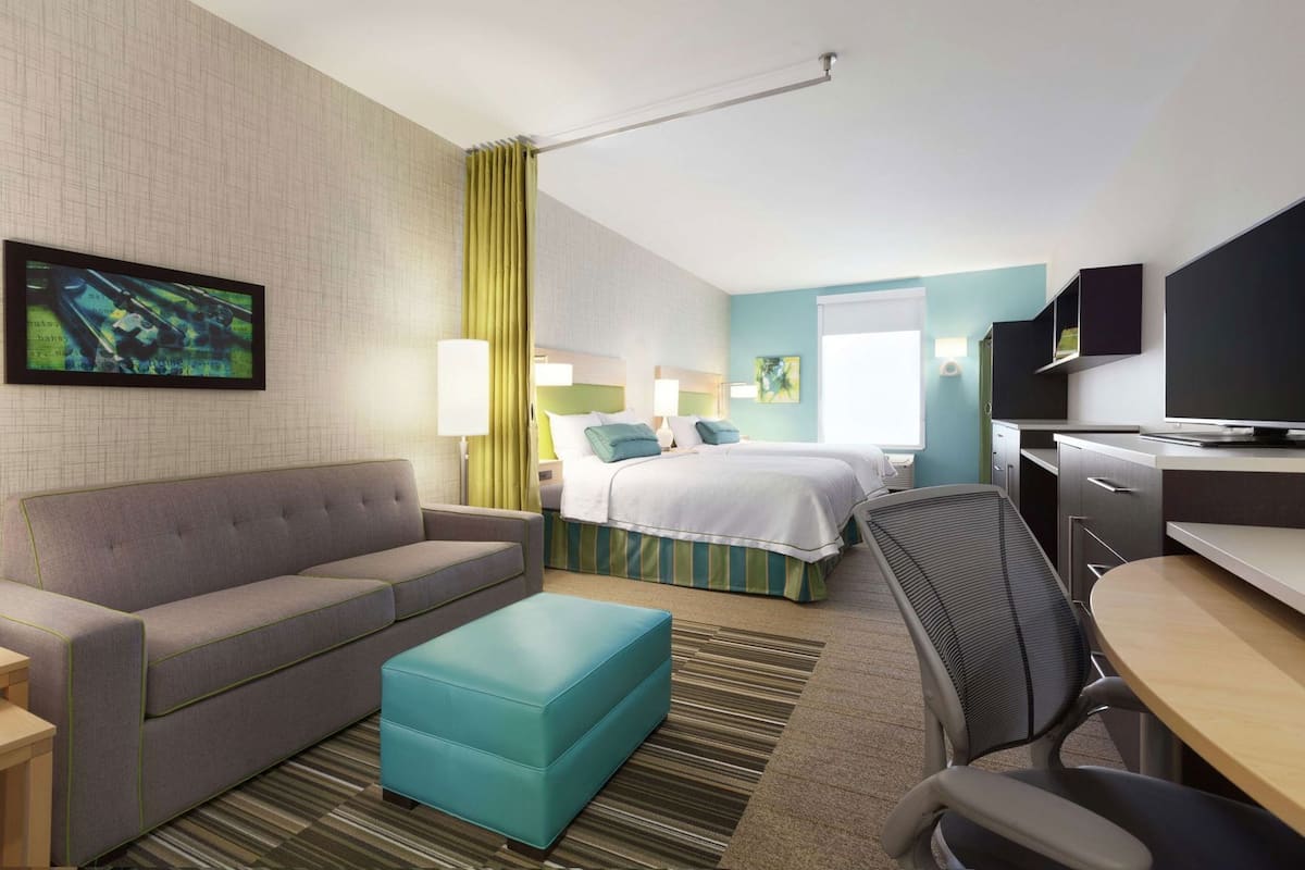 Premium bedding, in-room safe, free WiFi, bed sheets