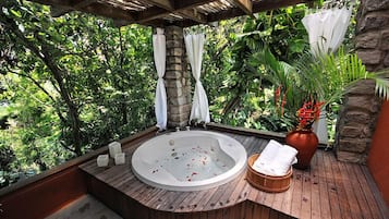 Quarto lua de mel, banheira, vista para o jardim (Super Nº 8) | Roupas de cama de algodão egípcio, roupas de cama premium, frigobar