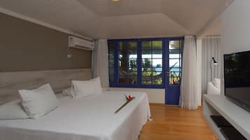 Honeymoon Room, 1 King Bed, Ocean View (Master Nº 1) | Egyptian cotton sheets, premium bedding, minibar, in-room safe