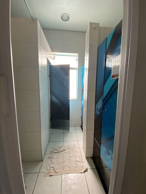 1 cama em quarto compartilhado misto para 6 pessoas | Banheiro | Secador de cabelo (mediante solicitação), toalhas de banho
