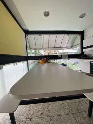 Fridge, microwave, oven, blender - Nomade In Arte e Hostel São Paulo (São Paulo)