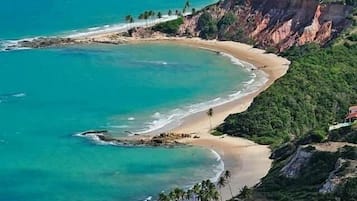 Plage, chaises longues
