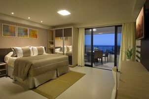 Frigobar, escrivaninha, acesso grátis à internet com fio