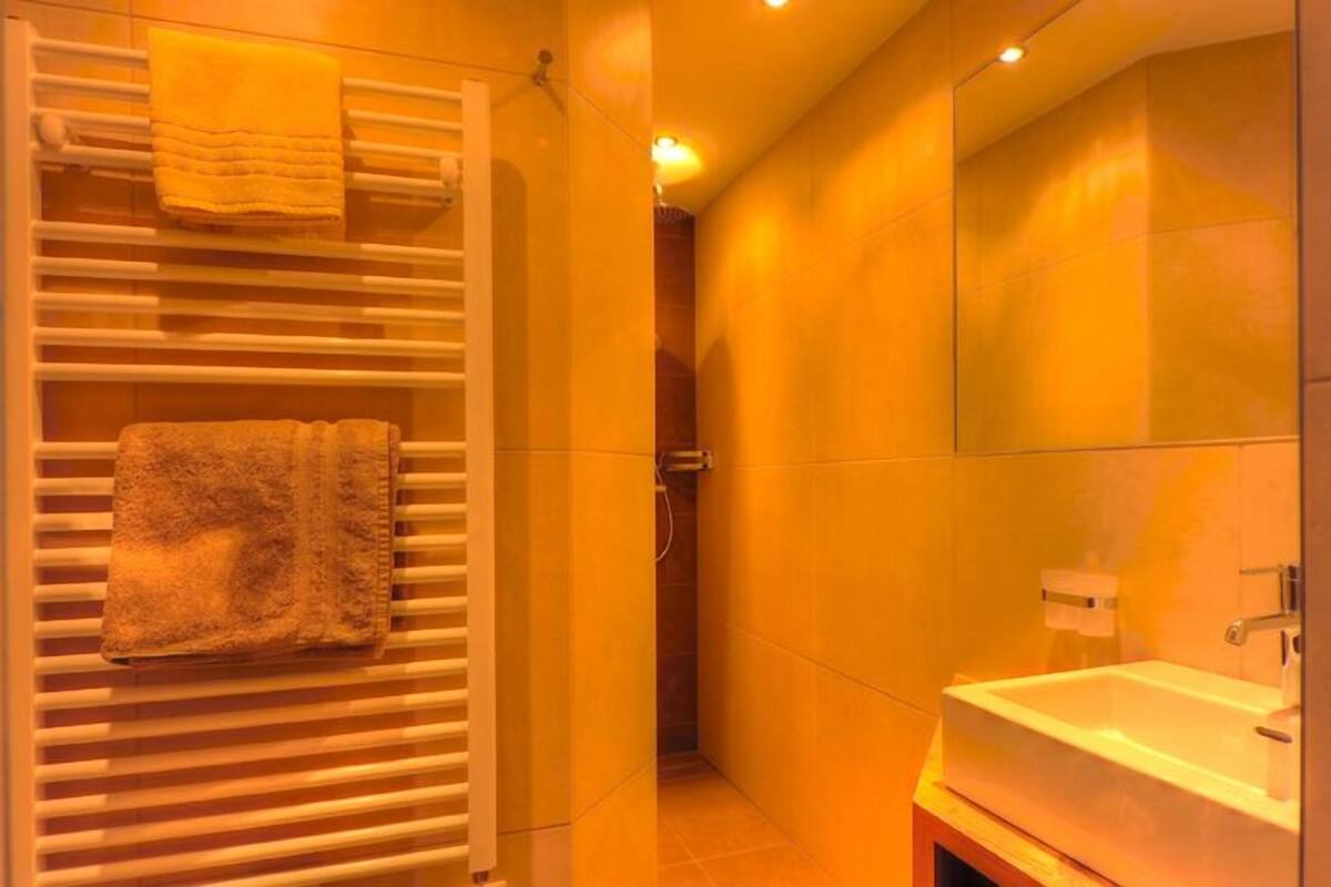 in-room safe, desk, soundproofing, free wifi