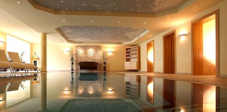 Indoor pool, open 8:00 AM to 10:00 PM, pool loungers. Die Seefelderin - Boutiquehotel St. Georg