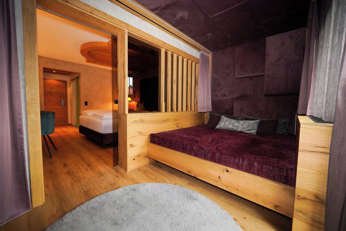 Family Room | In-room safe, desk, soundproofing, free WiFi