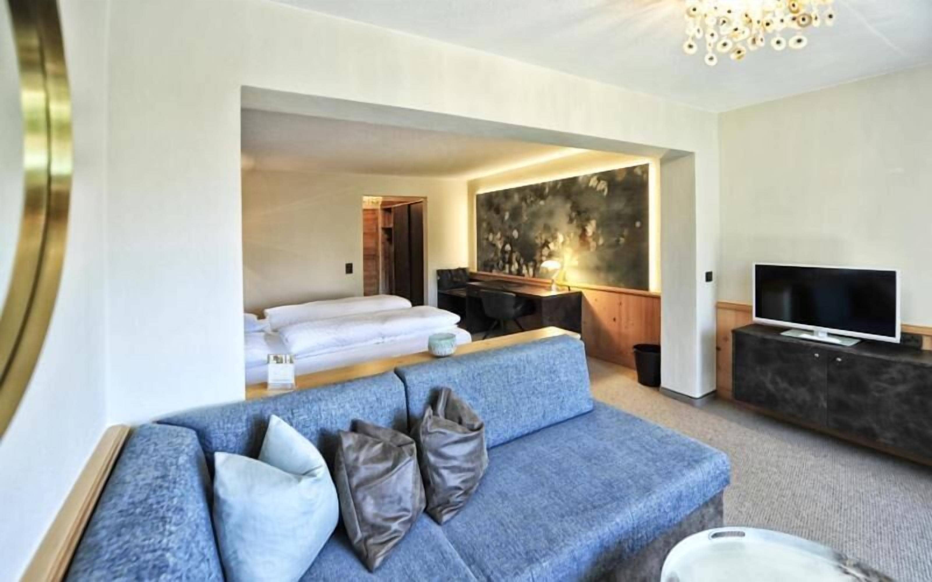 in-room safe, desk, soundproofing, free wifi