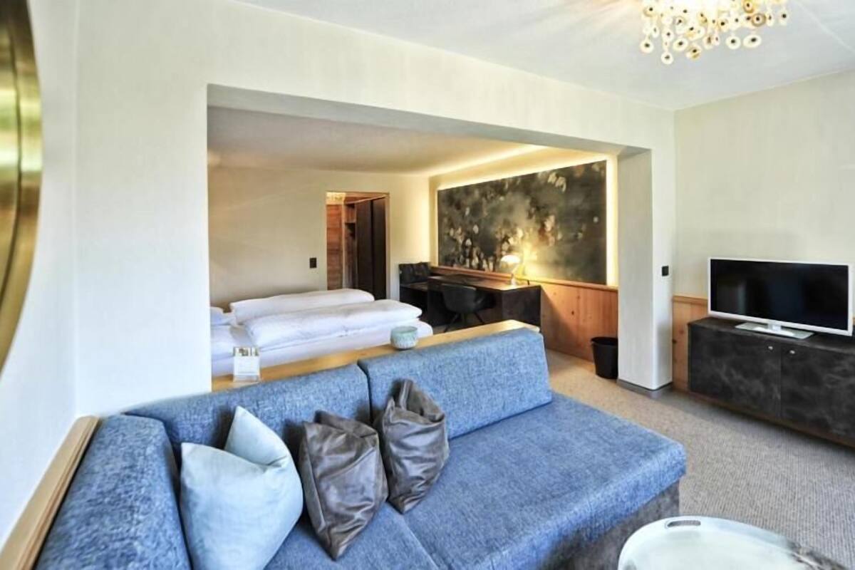 in-room safe, desk, soundproofing, free wifi