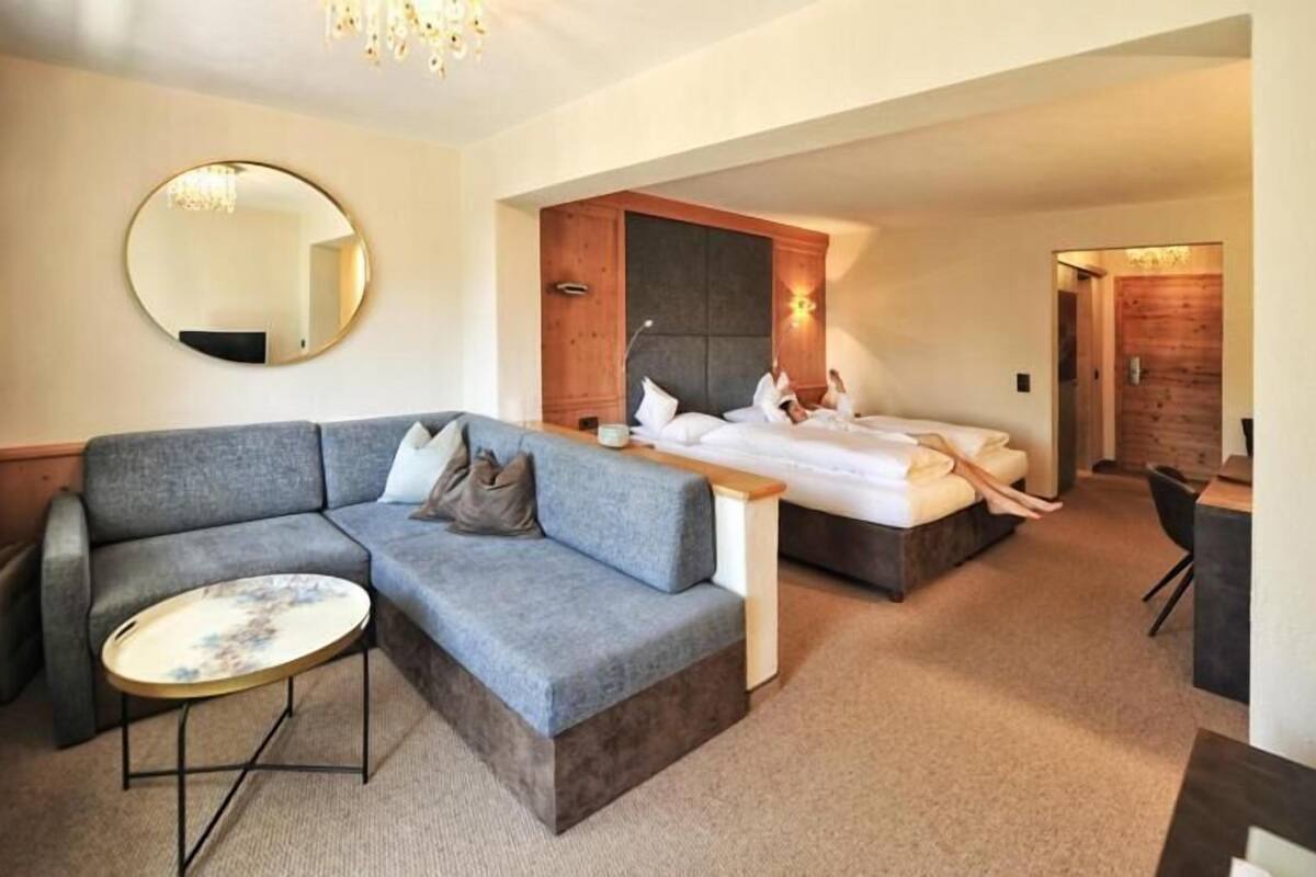 in-room safe, desk, soundproofing, free wifi