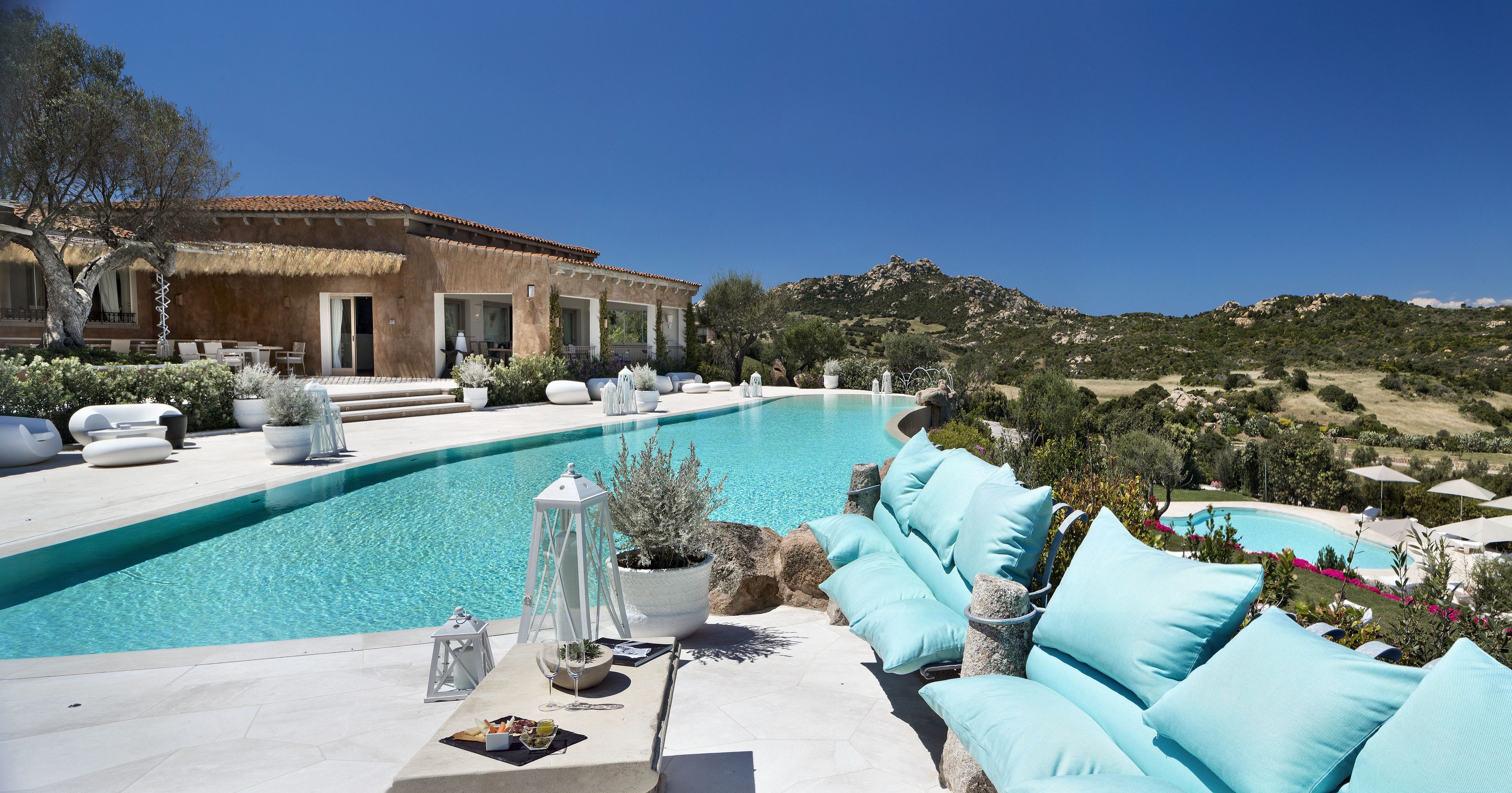 2 outdoor pools, an infinity pool, pool umbrellas, pool loungers