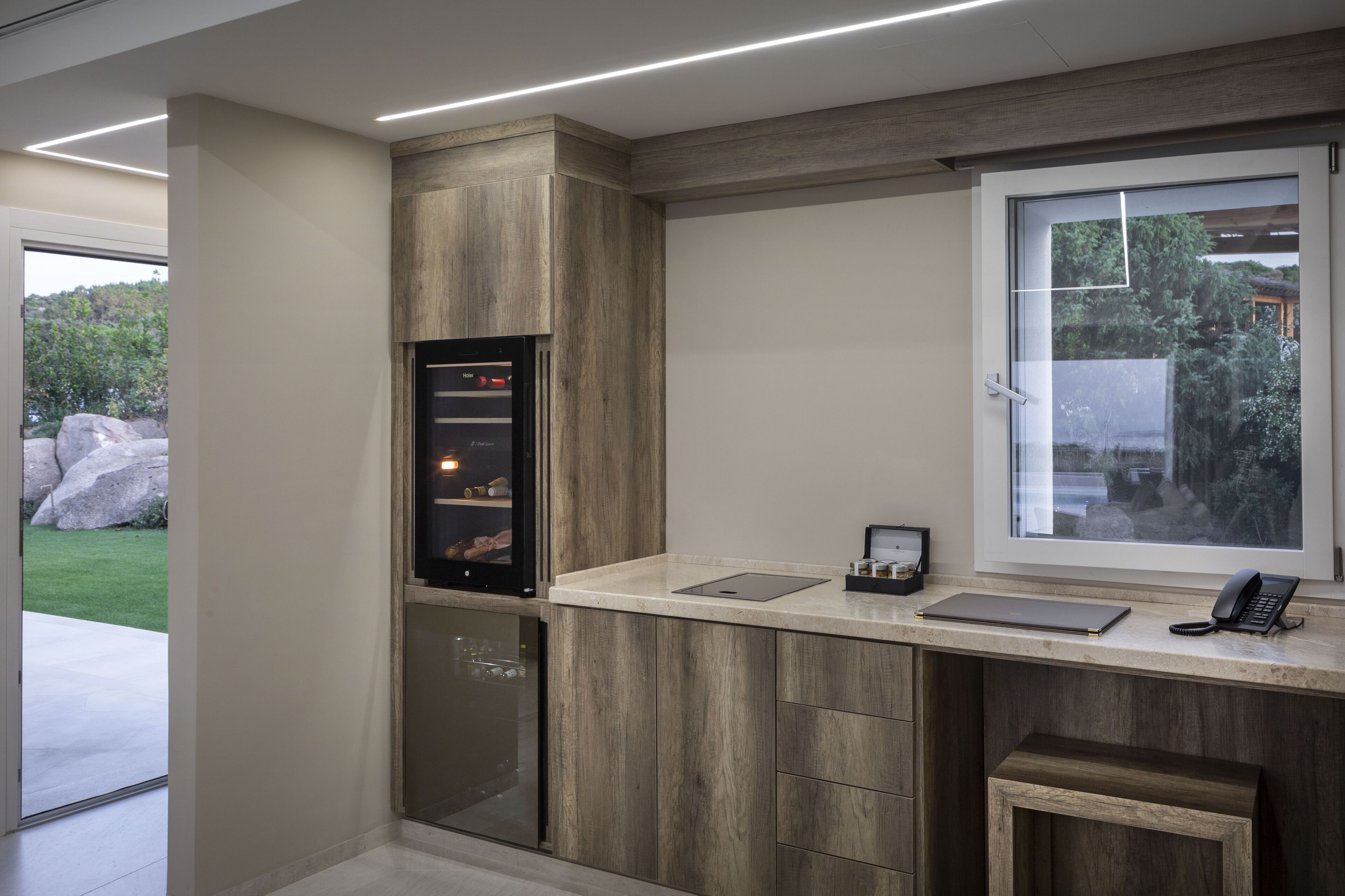 villa (inula) | living area | books