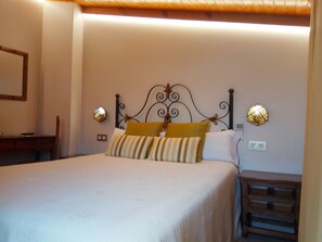 Habitación con 1 cama doble o 2 individuales | Decoración individual y ropa de cama