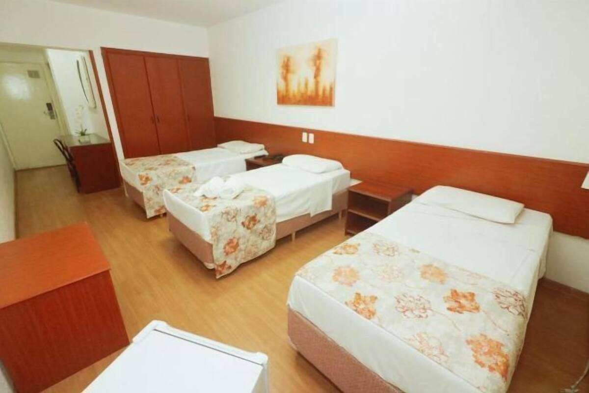 Frigobar, escrivaninha, Wi-Fi de cortesia, roupa de cama