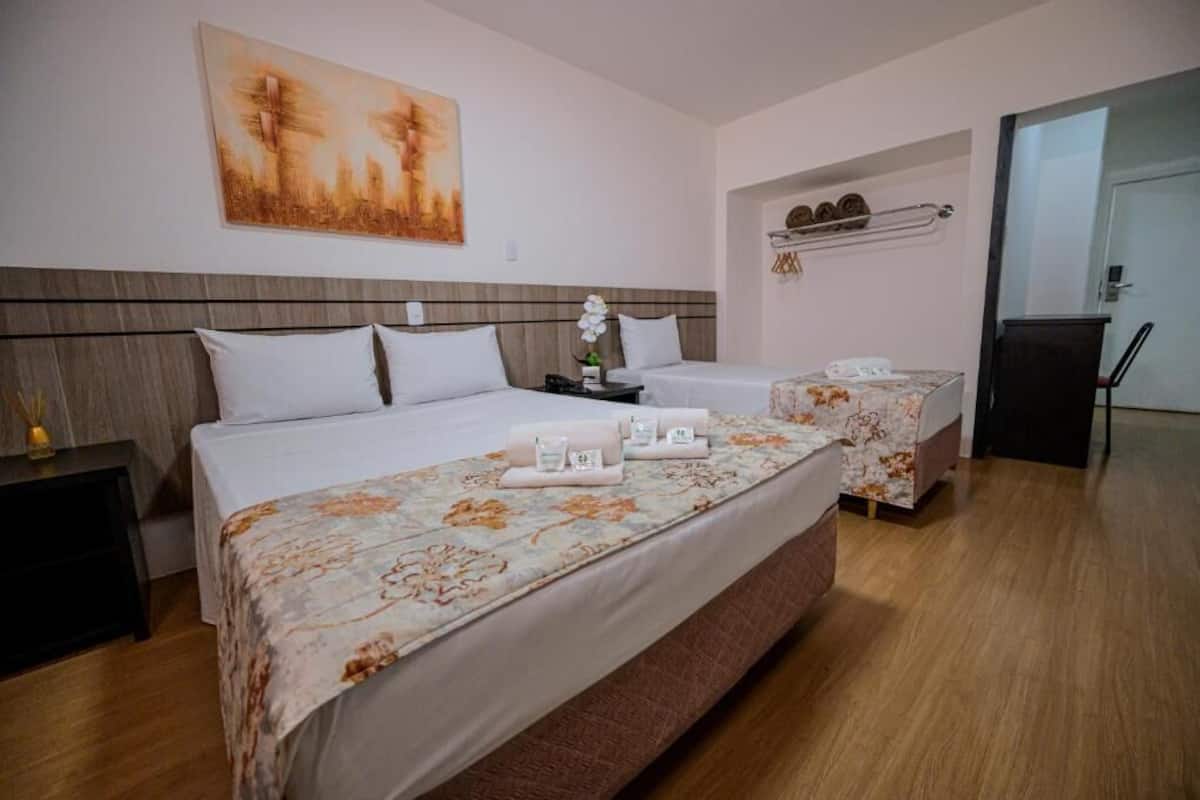 Family Room | Minibar, desk, free WiFi, bed sheets