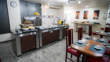 Daily buffet breakfast (BRL 40 per person)