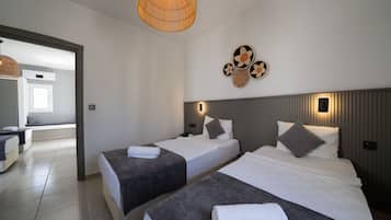 Family Room | Desk, bed sheets
