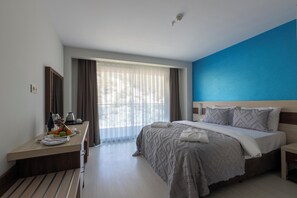 STANDARD FRENCH LAND VIEW