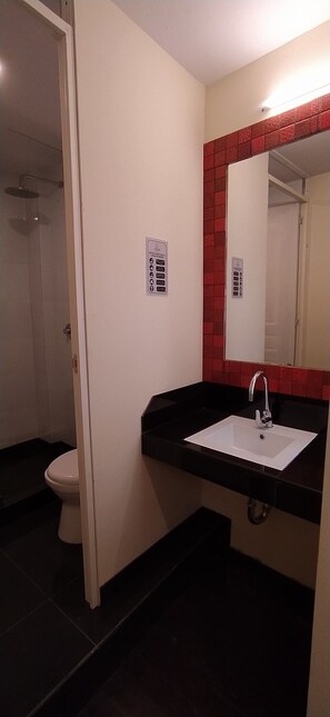 Free toiletries, towels