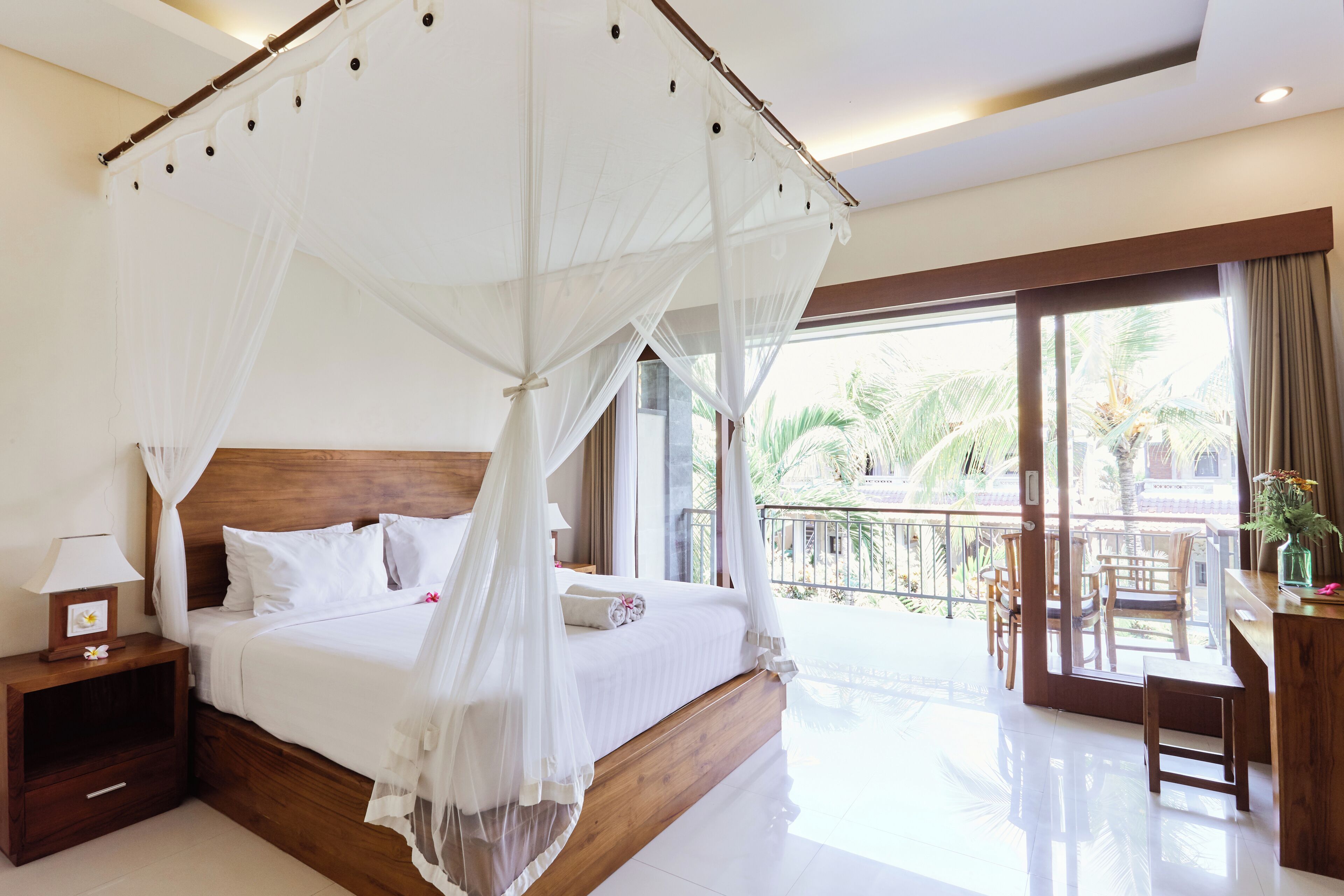 Deluxe Room | Minibar, in-room safe, individually decorated, desk