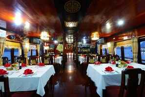 Food court - Imperial Legend Cruise Halong (Ha Long)