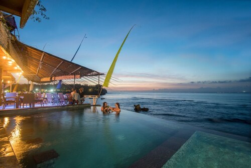 Mushroom Beach Bungalow
