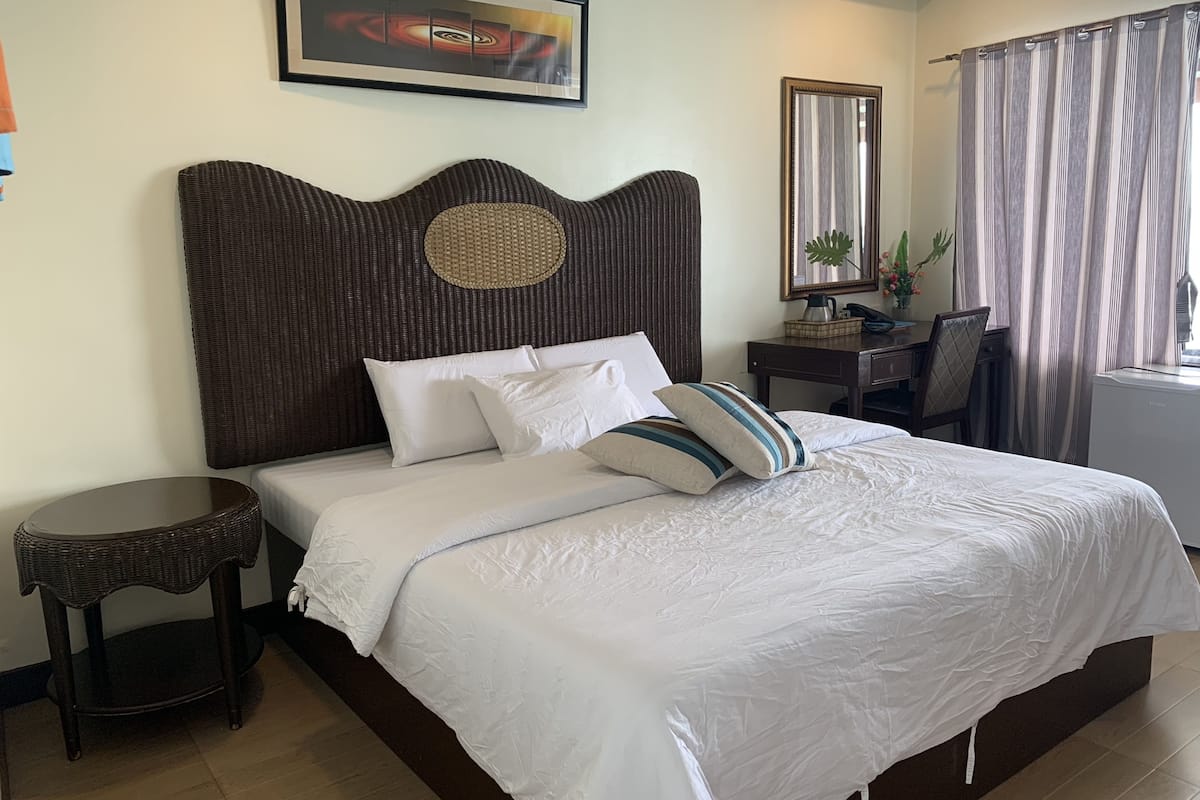 Standard Room, Balcony (Sea View Villa) | Desk