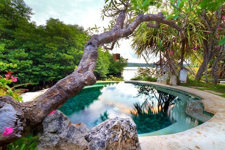 2 piscinas al aire libre, sillones reclinables de piscina