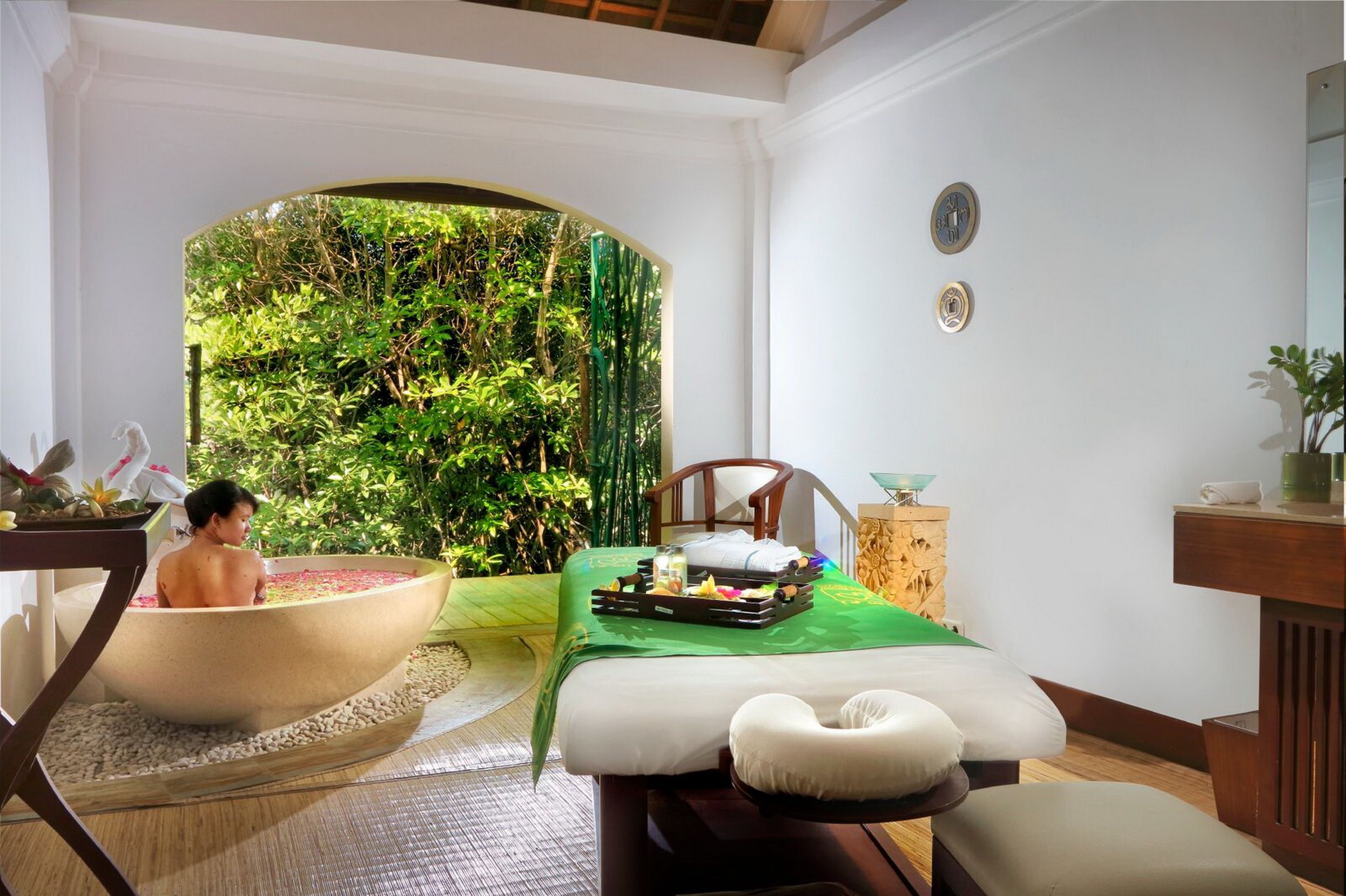 couples treatment room(s), hot tub, hot springs/mineral springs