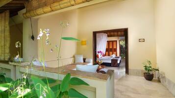 Standard Patio Room | Minibar, in-room safe, desk, soundproofing