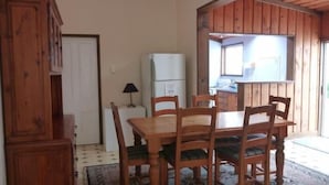Ruokailu omassa huoneessa