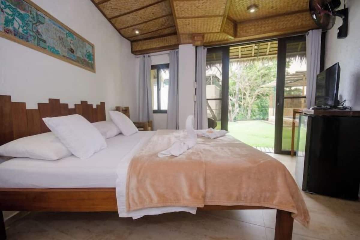 In-room safe, bed sheets