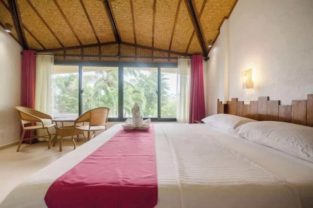 In-room safe, bed sheets