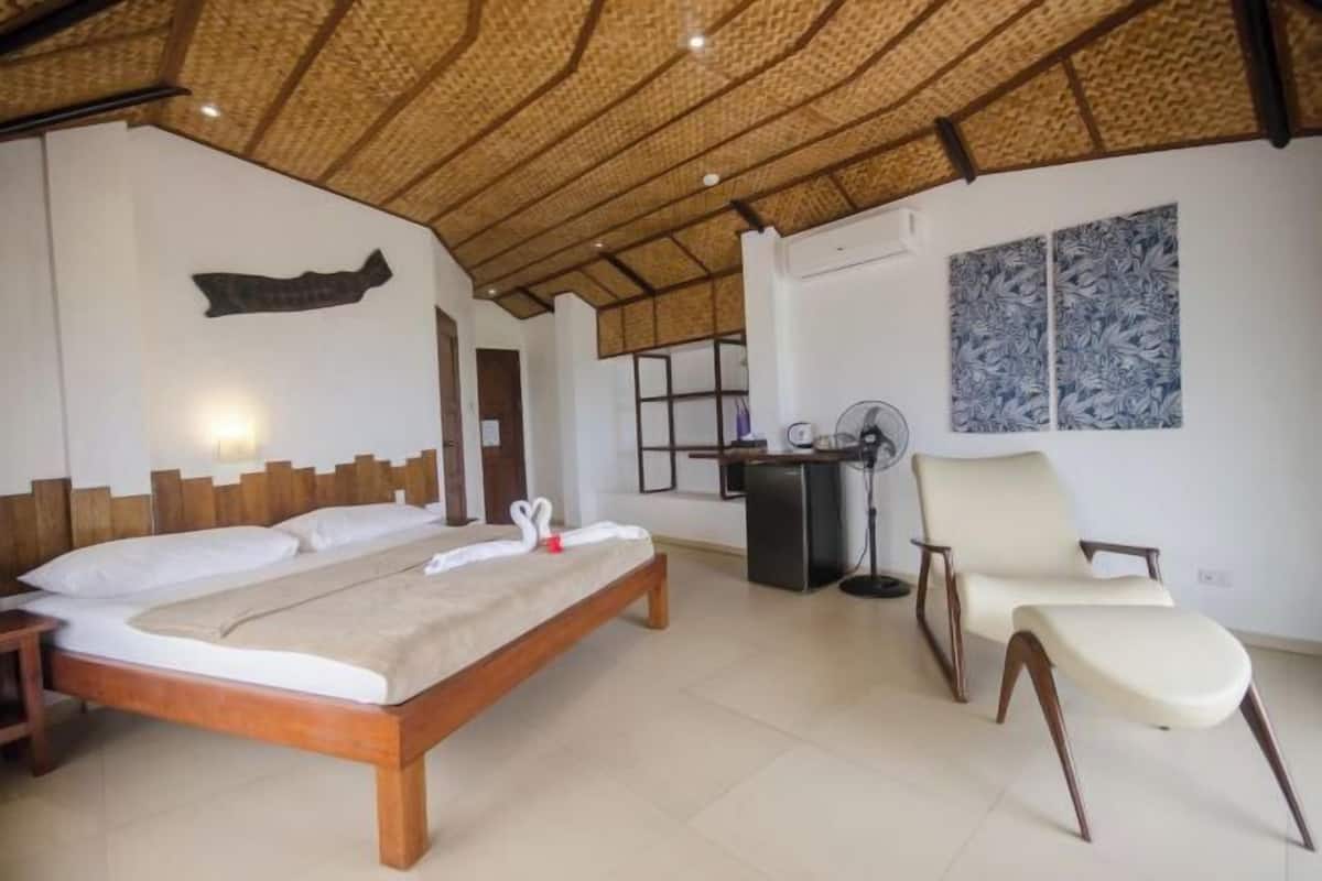 In-room safe, bed sheets