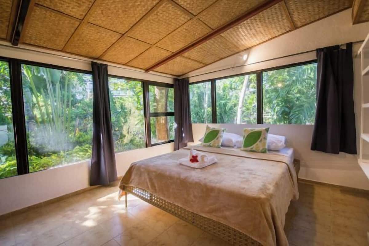 In-room safe, bed sheets