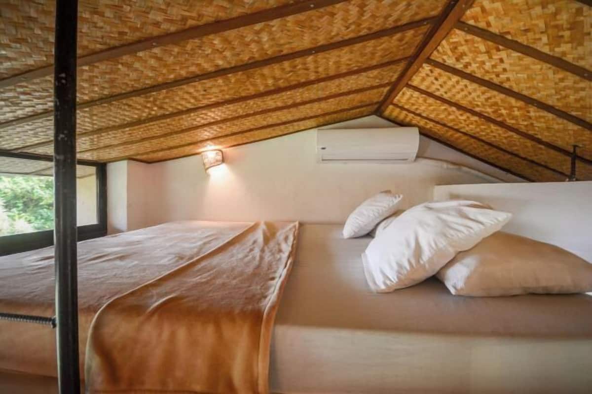 In-room safe, bed sheets
