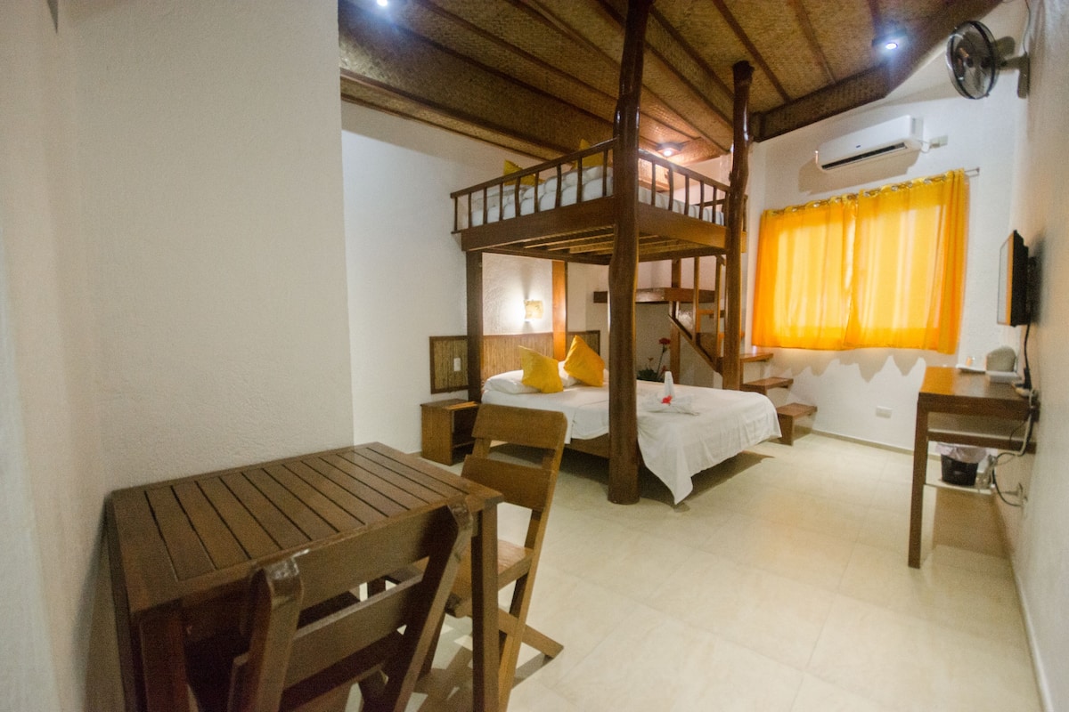 Kamar Double Keluarga, 1 kamar tidur, kamar mandi pribadi | Brankas, Wi-Fi gratis, dan seprai linen