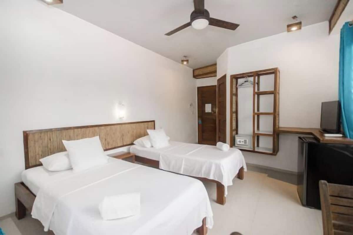 In-room safe, bed sheets