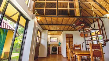 Bungalow Apartment | Living area | Flat-screen TV, books