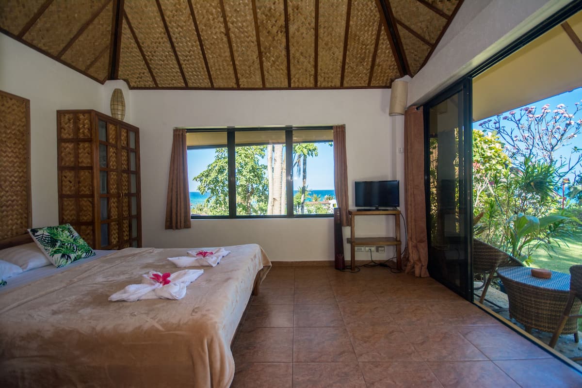 Garden Bungalow | Caja de seguridad en la habitación y ropa de cama