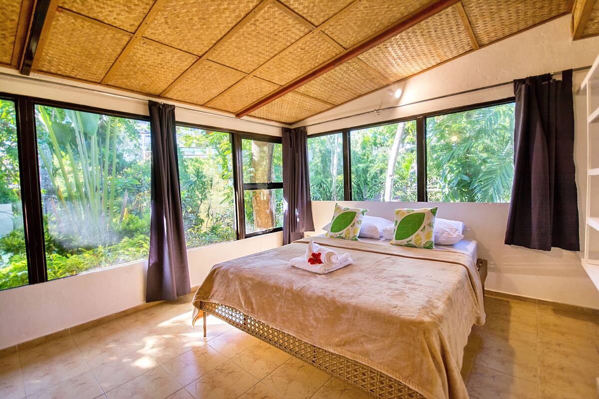 Rumah Keluarga (Duplex) | Brankas, Wi-Fi gratis, dan seprai linen