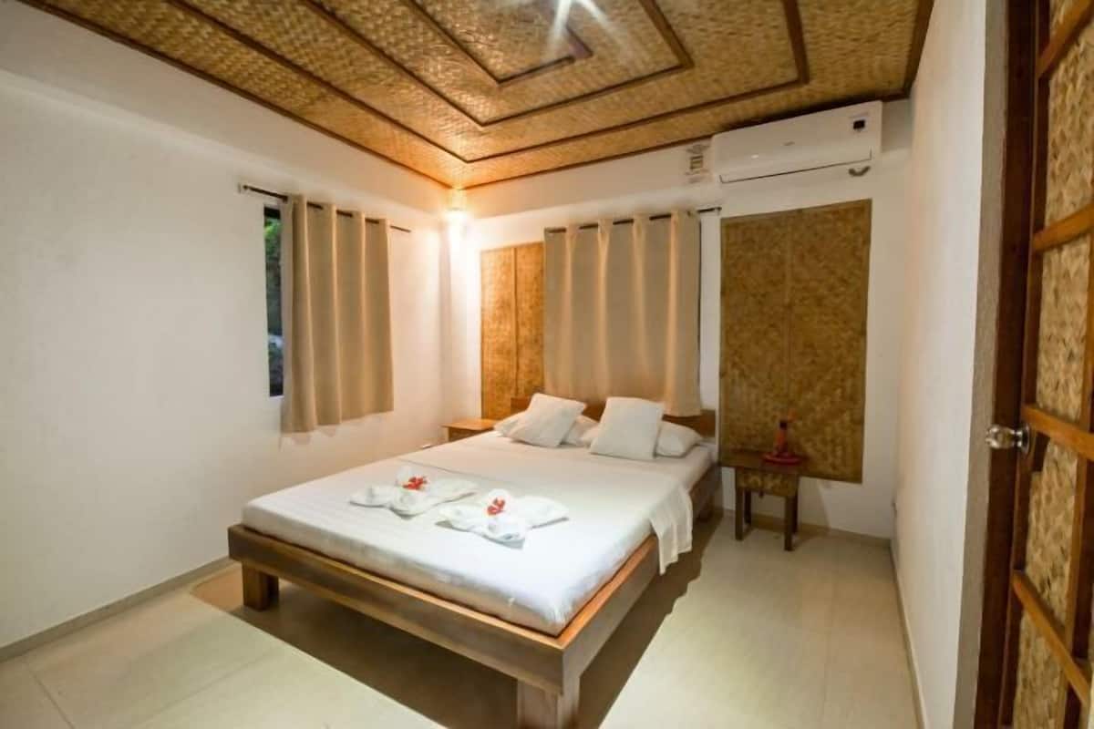 In-room safe, bed sheets