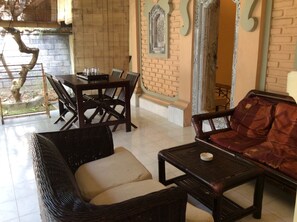 Desk, free WiFi - Bali Guest Villas (Kuta)