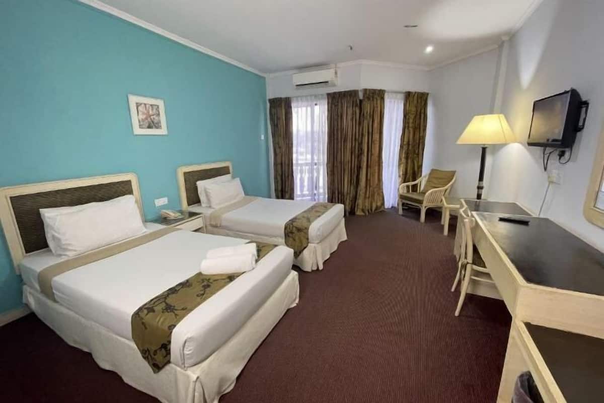 Minibar, desk, wheelchair access