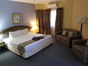 Minibar, skrivebord og rullestolvennlig